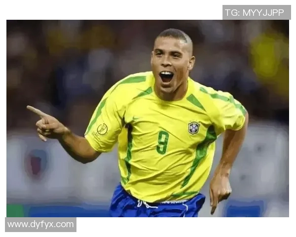 全球足球巨星同台竞技，风采各异引领绿茵场新时代